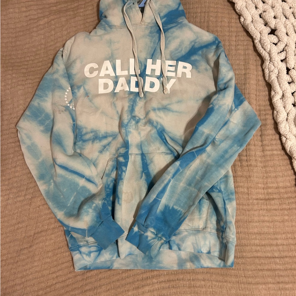 CALL HER DADDY blue tye die hood size med